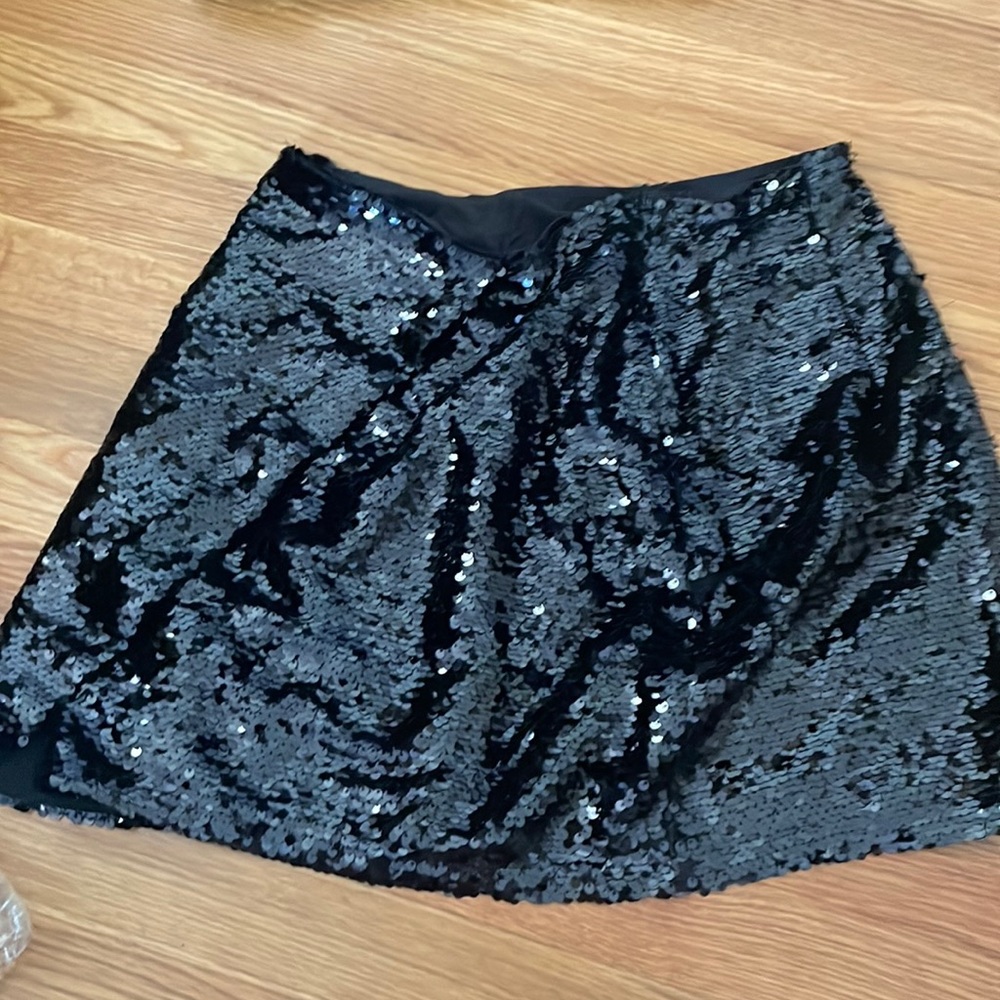 Lulus sequined skirt